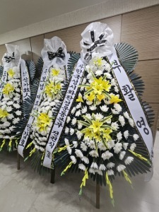 조화에 표시한 부활영생 문구.jpeg